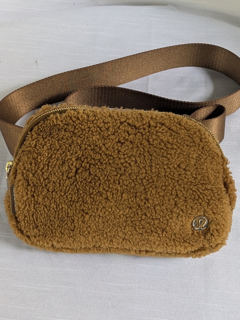 lululemon Everywhere Belt Bag in the Fleece material and Burnt Caramel color. 